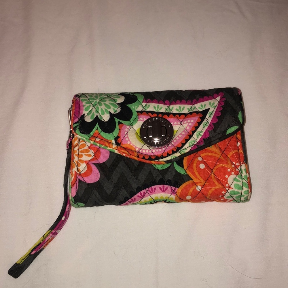 Vera Bradley RFID Turnlock Wallet!! Gently Used